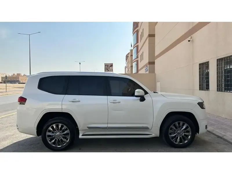 Toyota Land Cruiser Wagon 2023